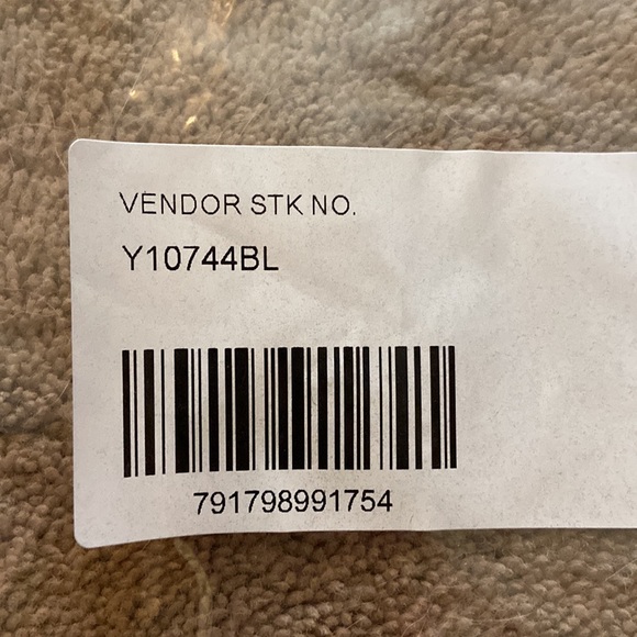 Life jacket. Never worn. New with tags. Manual inflatable jacket - Picture 10 of 13